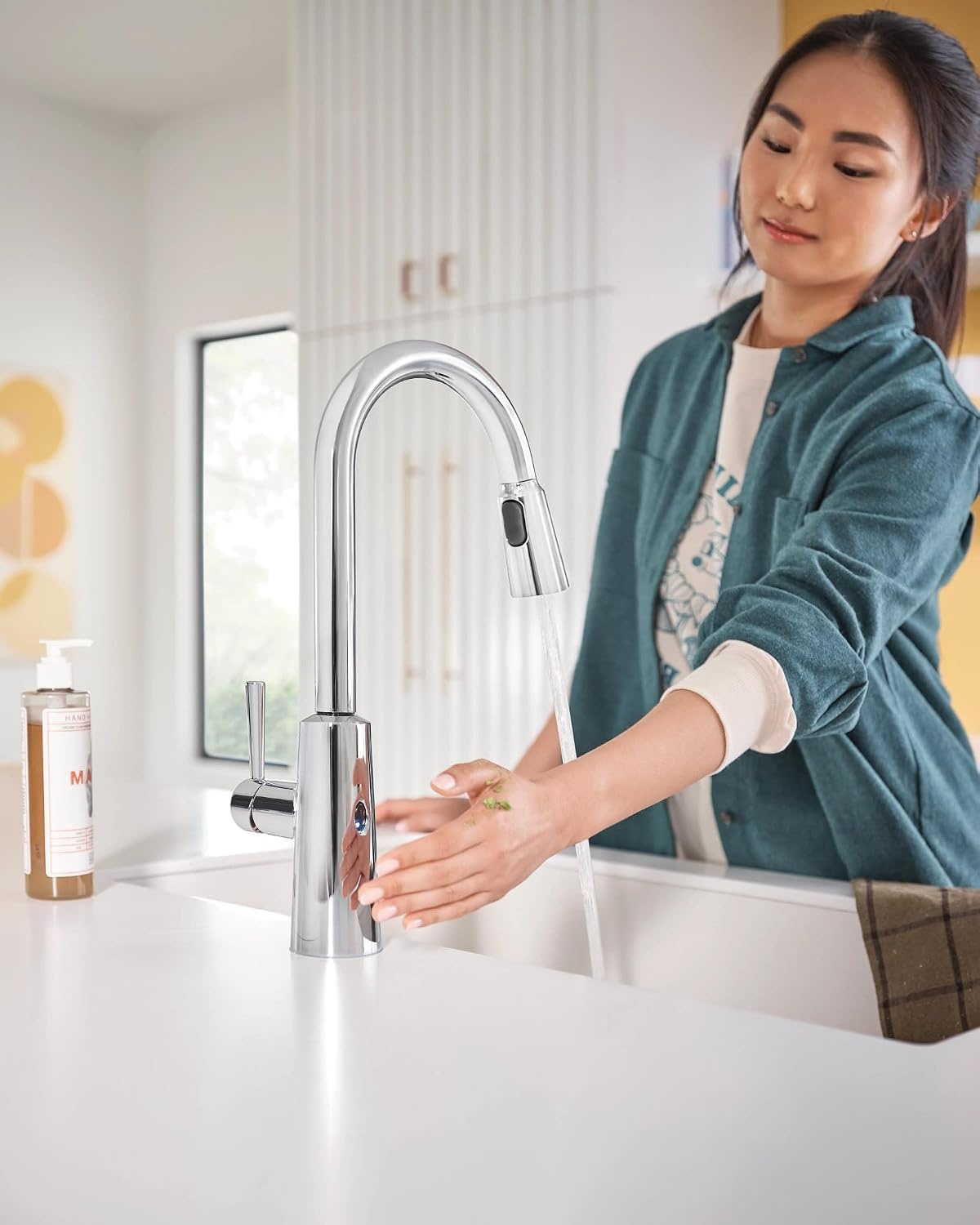 image:imageMoen 7402EW Riley Touchless Pulldown Kitchen Faucet Chrome MotionSense Wave control touchless operation Power Clean technology pulldown spray head chrome finish