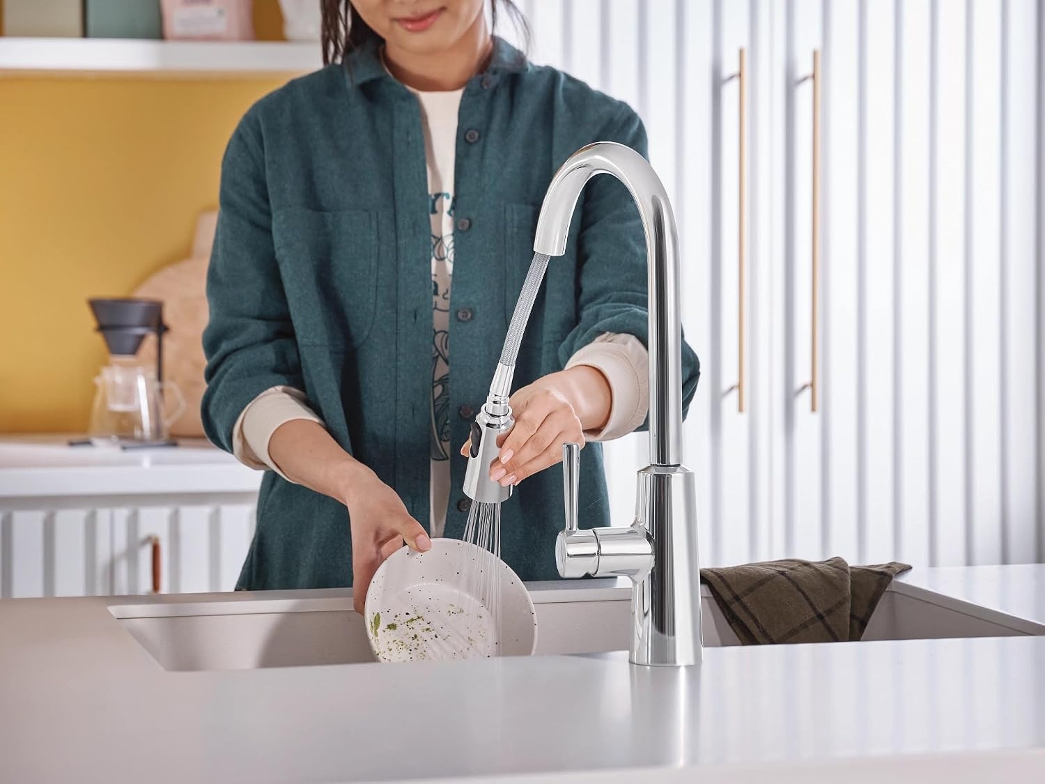 image:imageMoen 7402EW Riley Touchless Pulldown Kitchen Faucet Chrome MotionSense Wave control touchless operation Power Clean technology pulldown spray head chrome finish