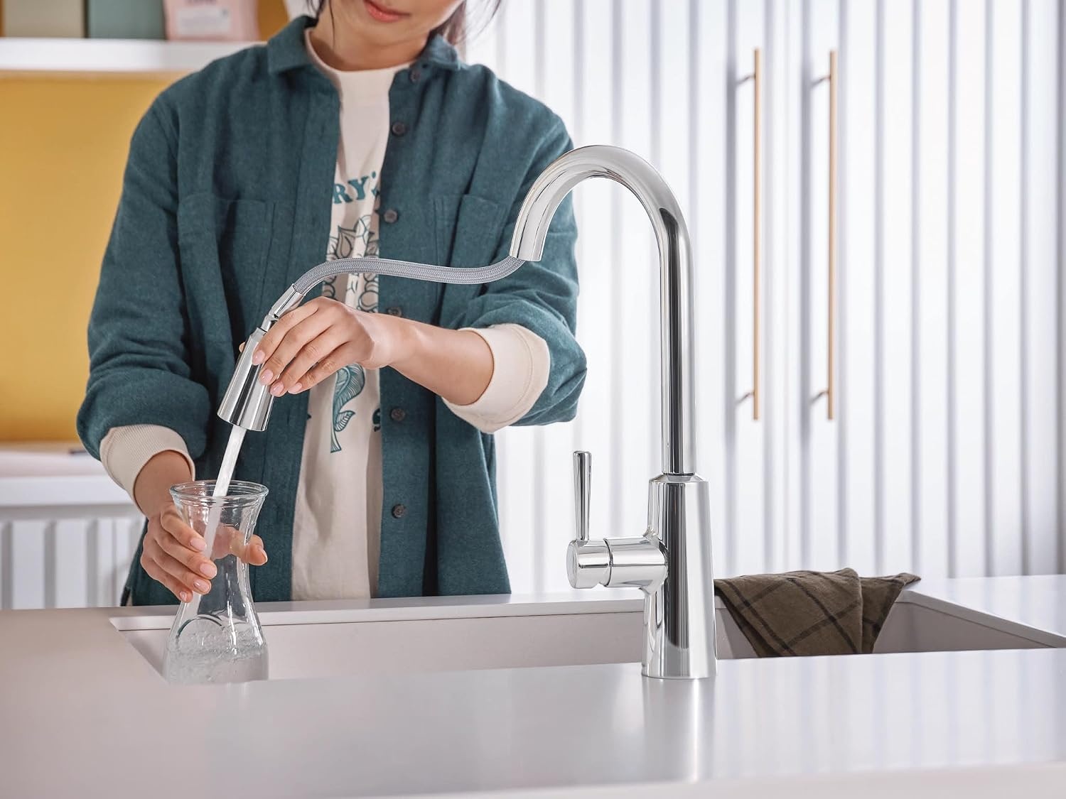 image:imageMoen 7402EW Riley Touchless Pulldown Kitchen Faucet Chrome MotionSense Wave control touchless operation Power Clean technology pulldown spray head chrome finish