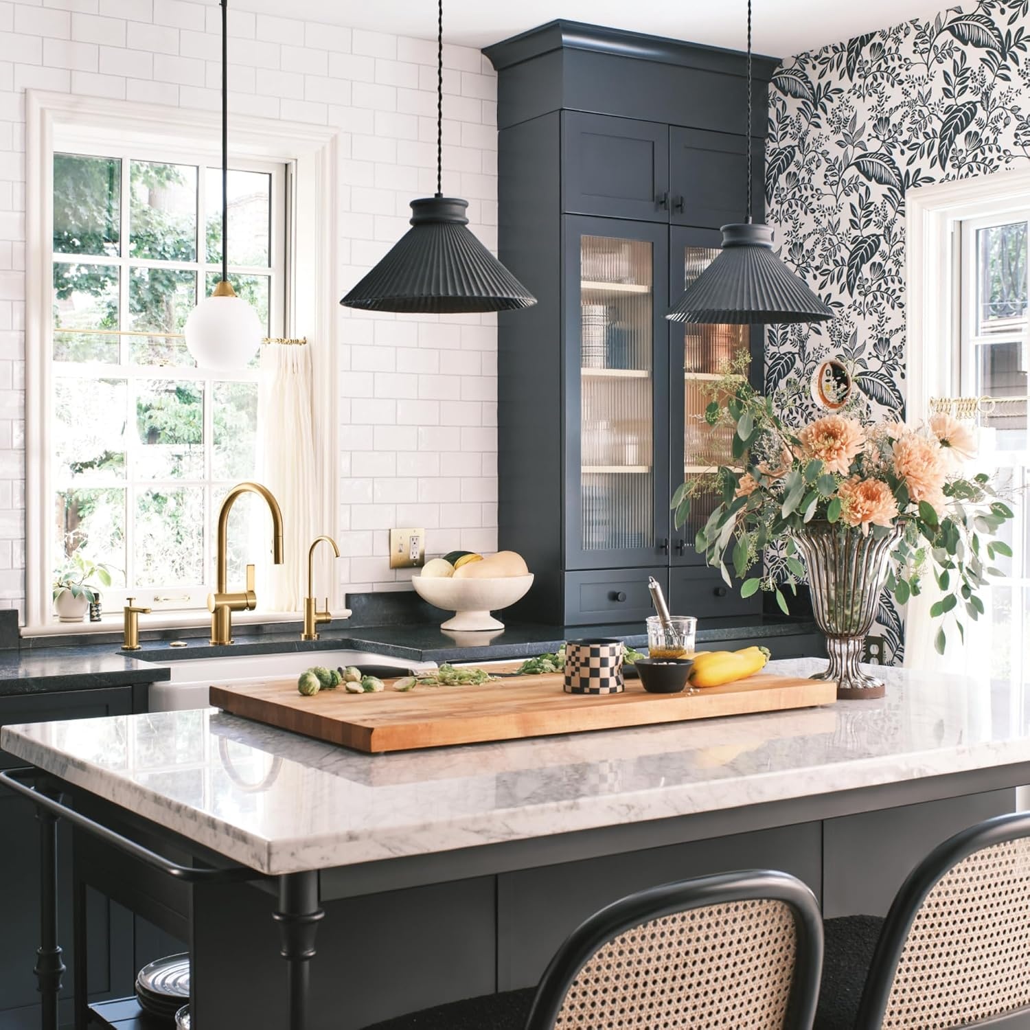 image:imageMoen 7622BL CIA Pulldown Kitchen Faucet with Power Boost Includes Optional Chrome and Brushed Gold Accents Matte Black withBrushed Gold