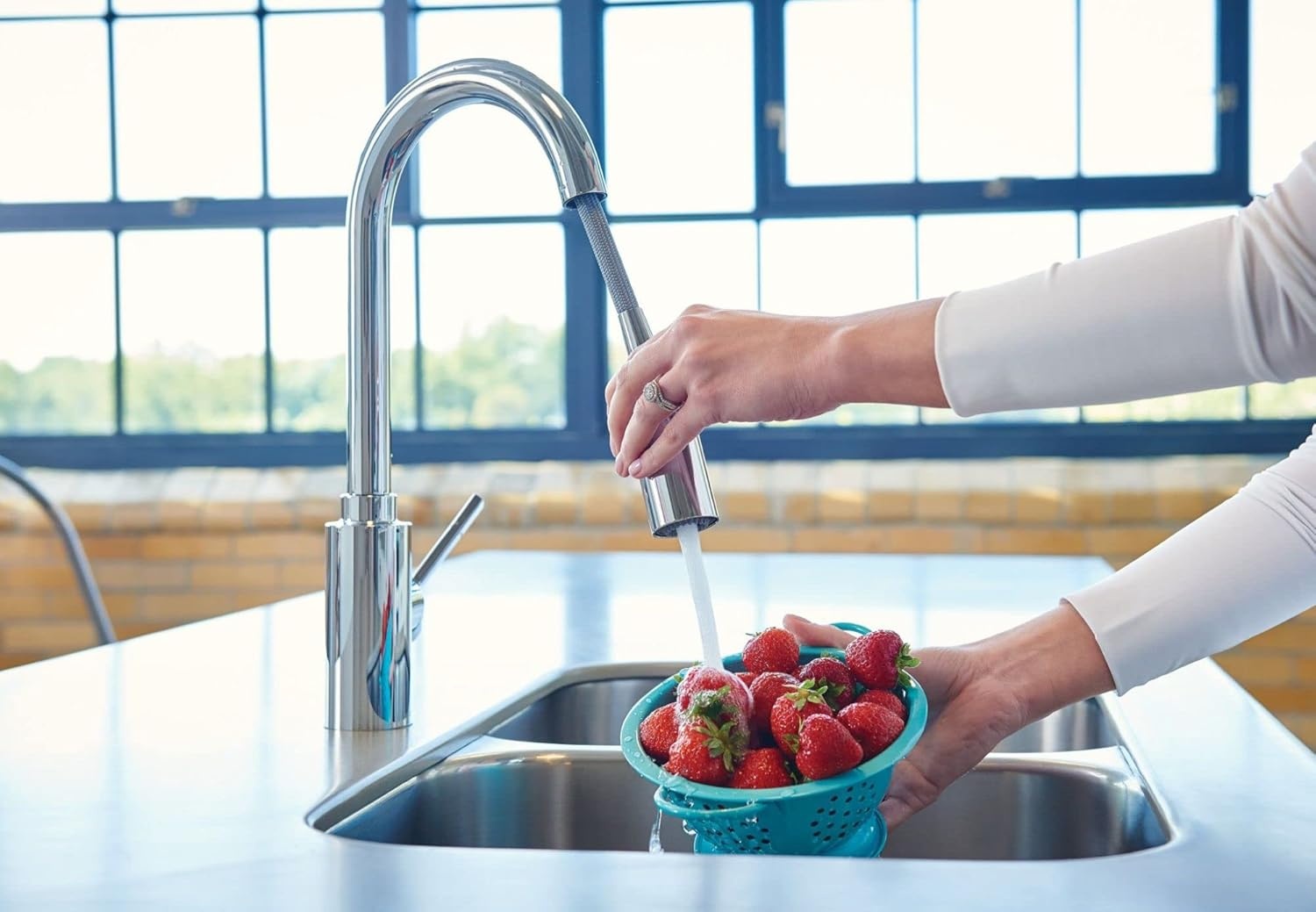 image:imageMoen Genta LX Touchless Kitchen Faucet MotionSense Wave Sensor High Arc Pulldown with Power Clean Spray OneHandle Chrome 7882EWCChrome