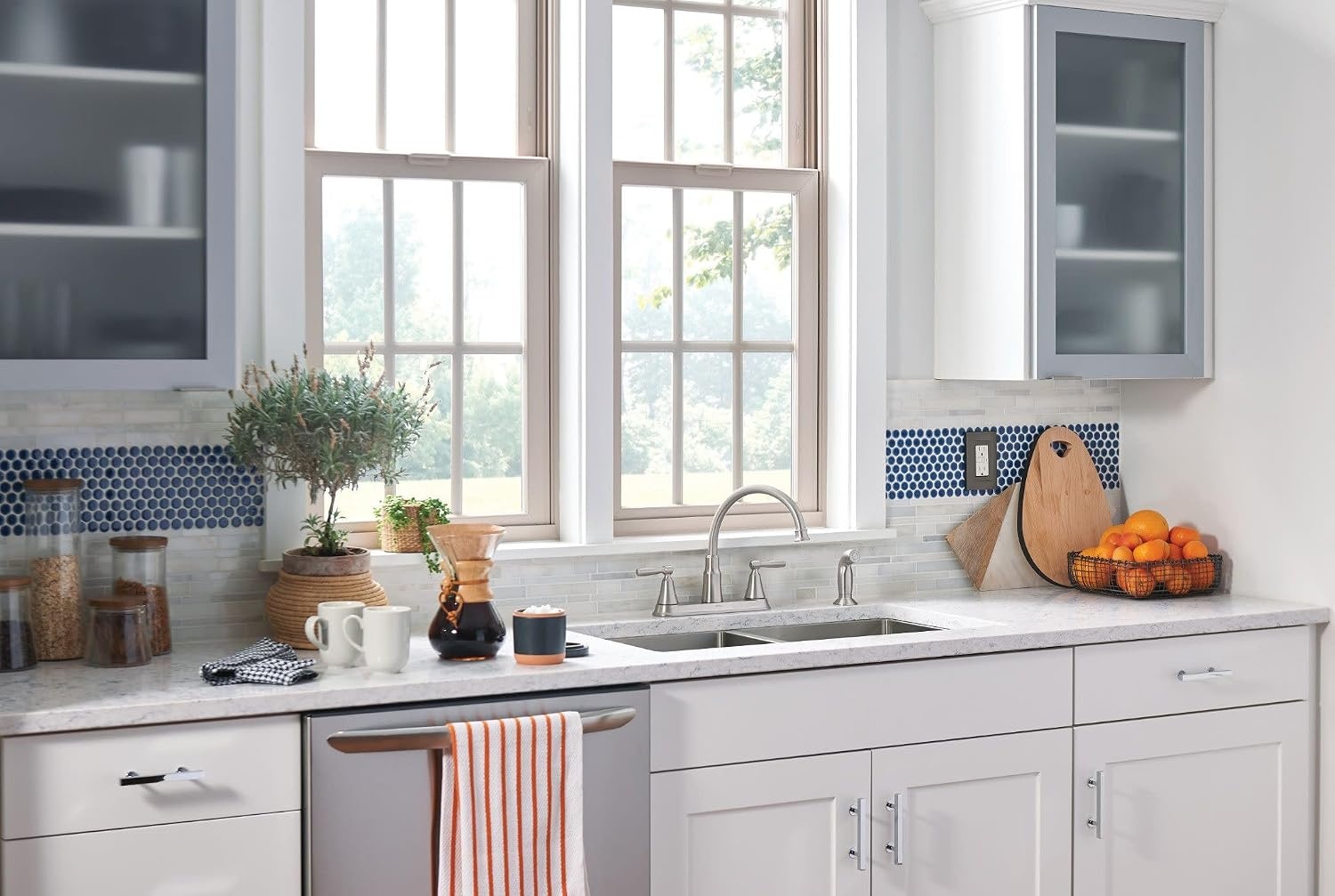 image:imageMoen Hutchinson Spot Resist Stainless 2Handle HighArc Kitchen Faucet with Side Sprayer 87048SRS