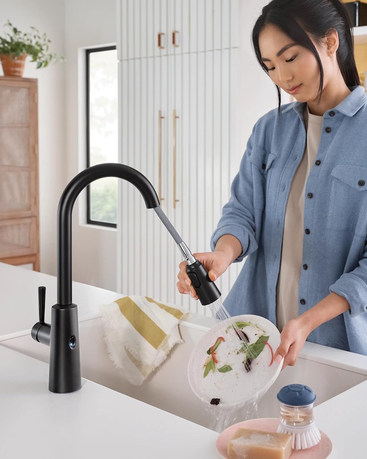 image:imageMoen Riley Chrome OneHandle Pulldown Kitchen Faucet Featuring Power Clean and Reflex Docking System for the Spray Head Modern Kitchen Sink Faucet 7402CMatte Black