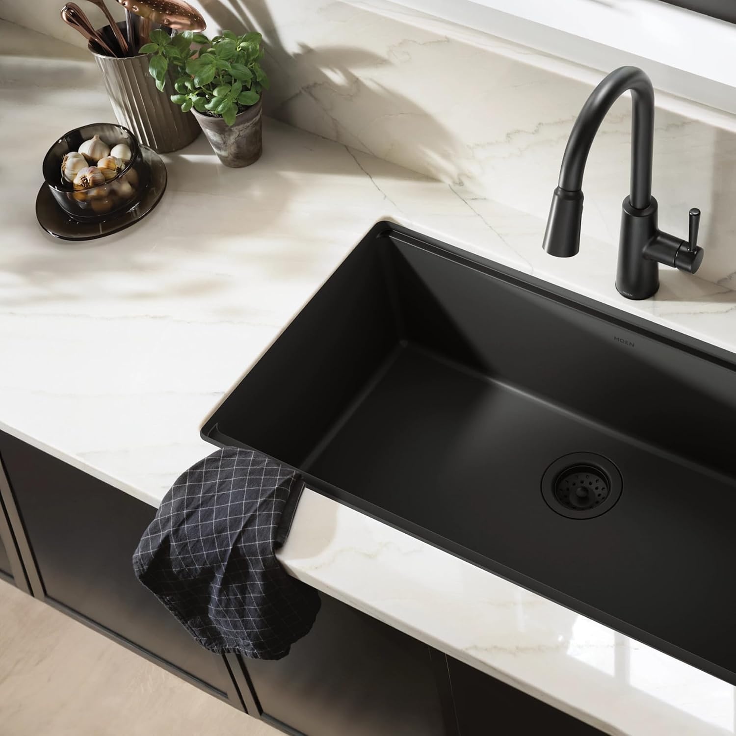 image:imageMoen Riley Chrome OneHandle Pulldown Kitchen Faucet Featuring Power Clean and Reflex Docking System for the Spray Head Modern Kitchen Sink Faucet 7402CMatte Black