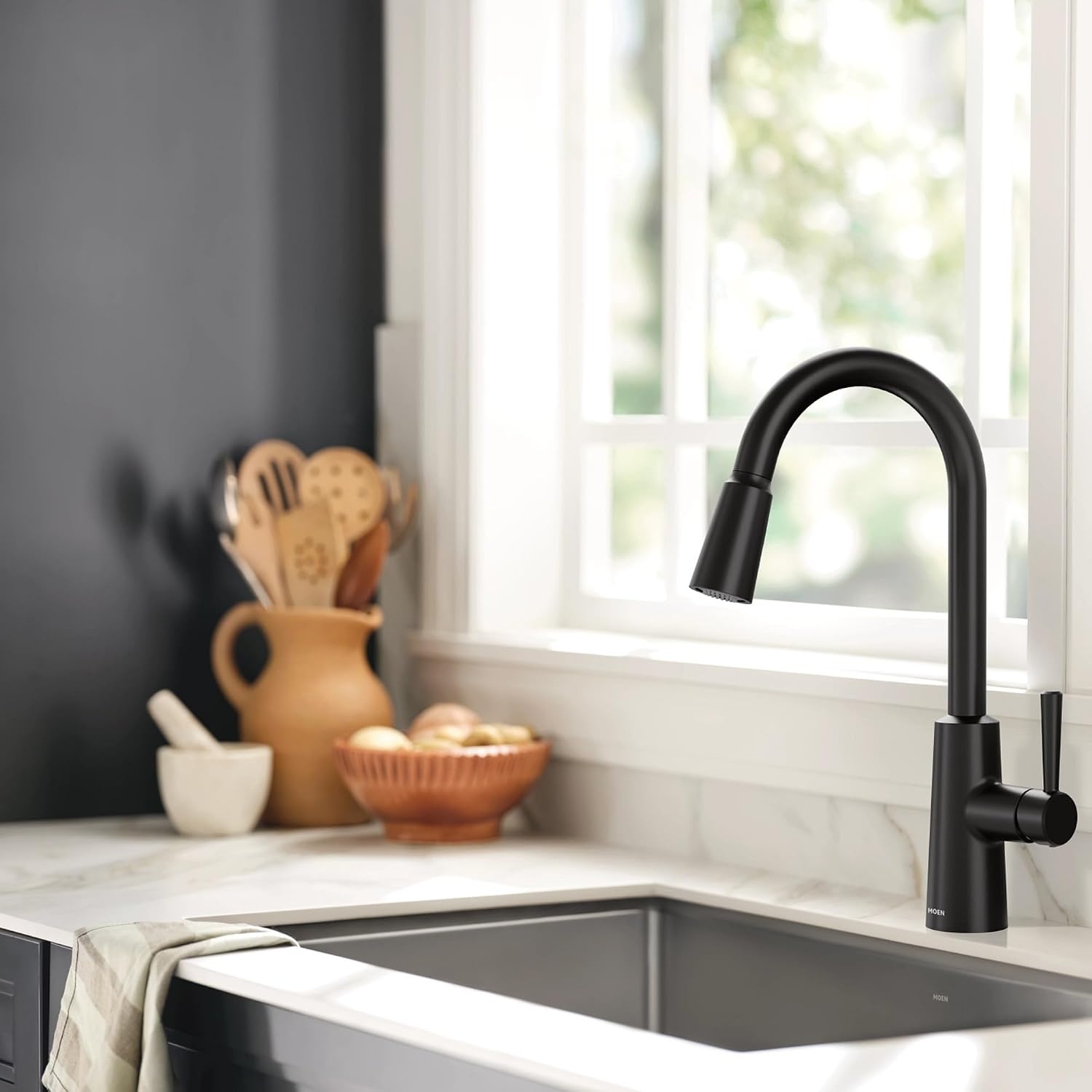 image:imageMoen Riley Chrome OneHandle Pulldown Kitchen Faucet Featuring Power Clean and Reflex Docking System for the Spray Head Modern Kitchen Sink Faucet 7402CMatte Black