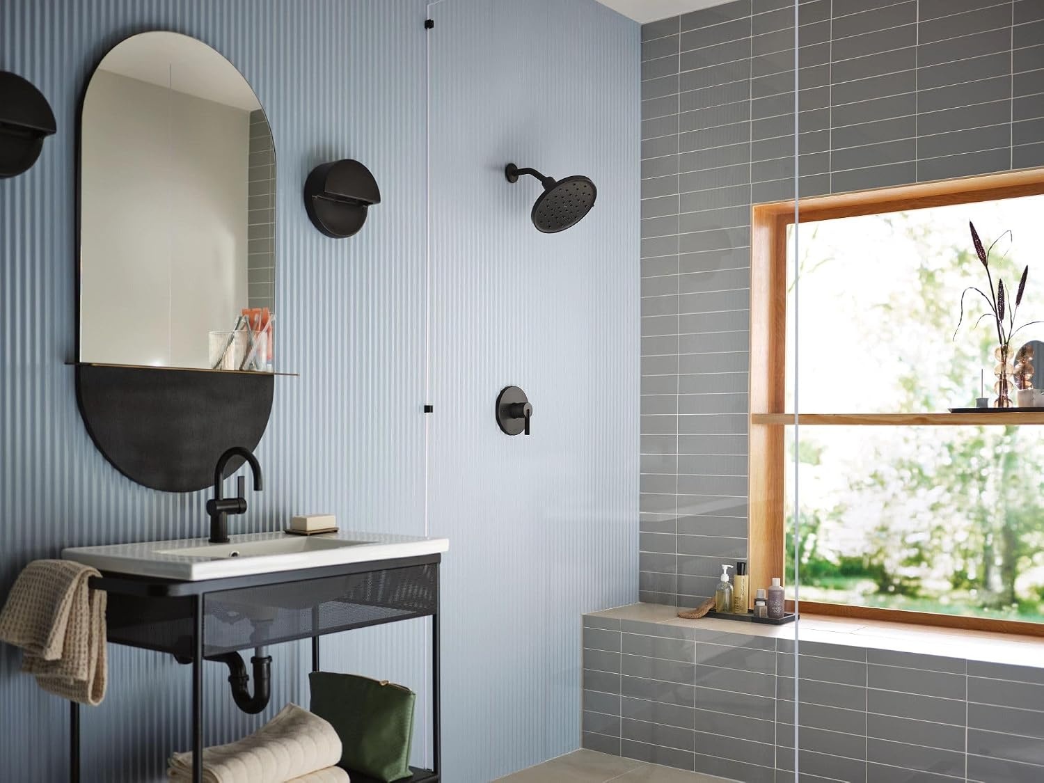 image:imageMoen Verso Brushed Nickel Adjustable 9 Diameter Spray Head Rainshower 220R3BNMatte Black