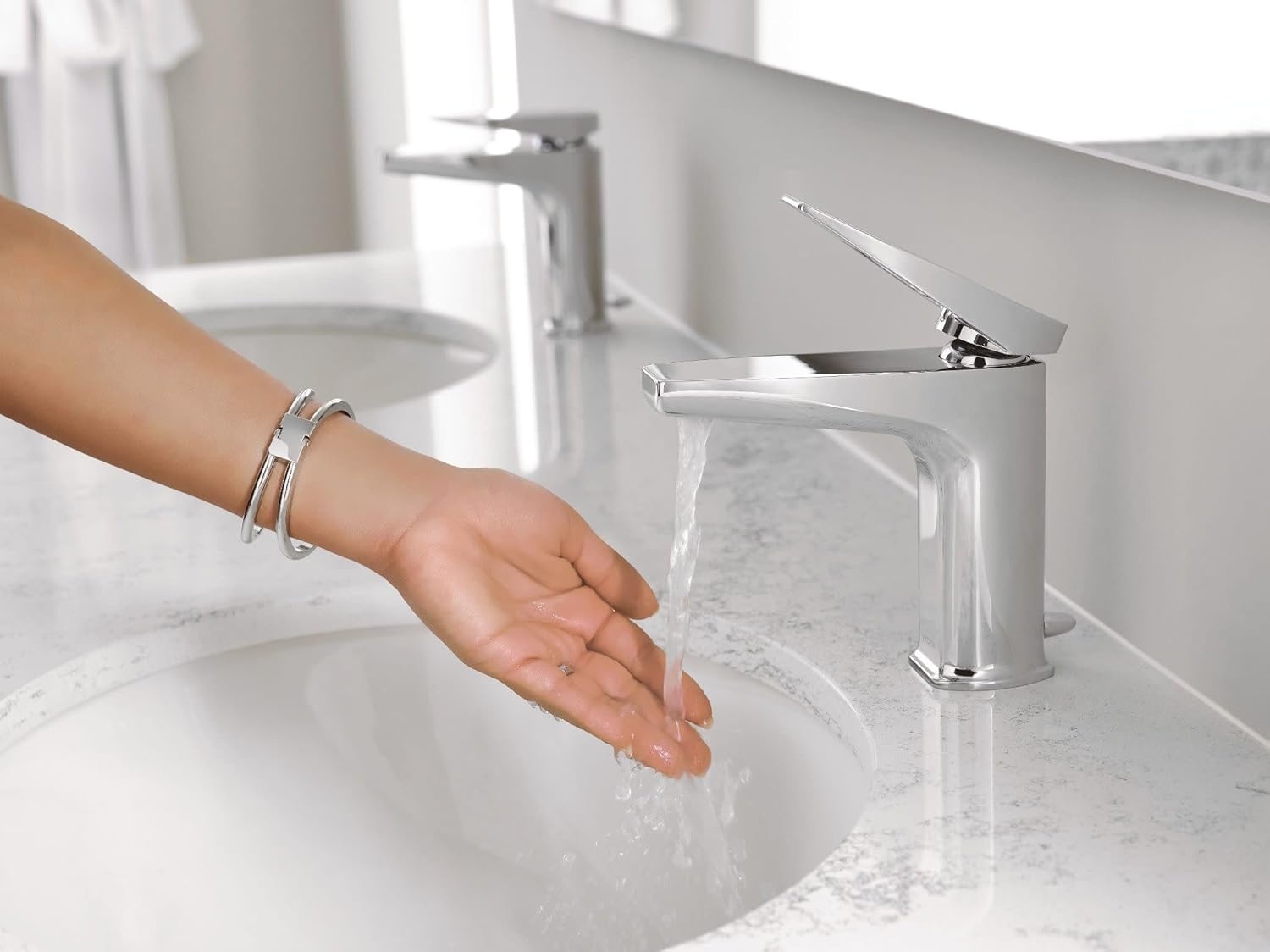 image:imageMoen S8000 Via OneHandle Modern Bathroom Faucet ChromeChrome