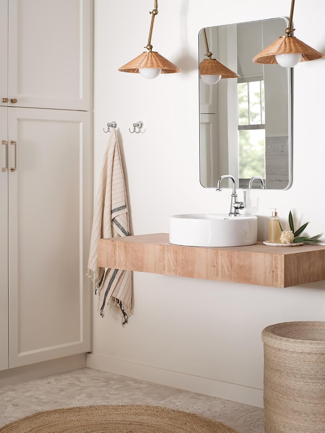 image:imageMoen S44101 Colinet OneHandle Single Hole Traditional Bathroom Sink Faucet Chrome